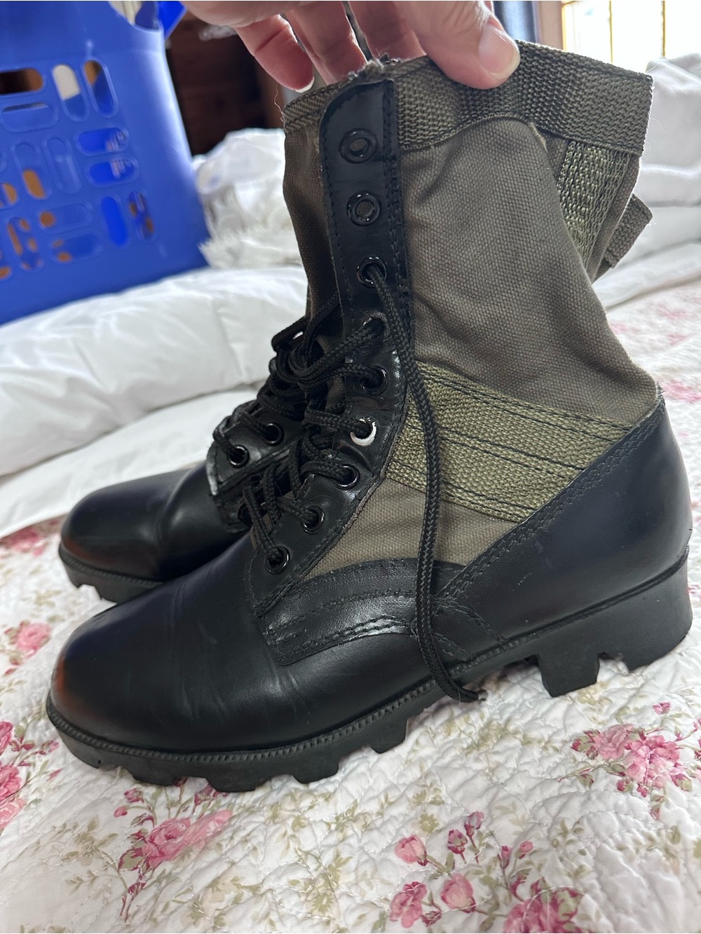Genuine army issued jungle boots Men’s size 7R( women’s 8.5)